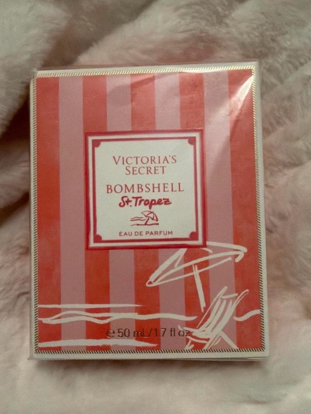 Victoria's Secret Makeup Palette in Coral Red and Pink